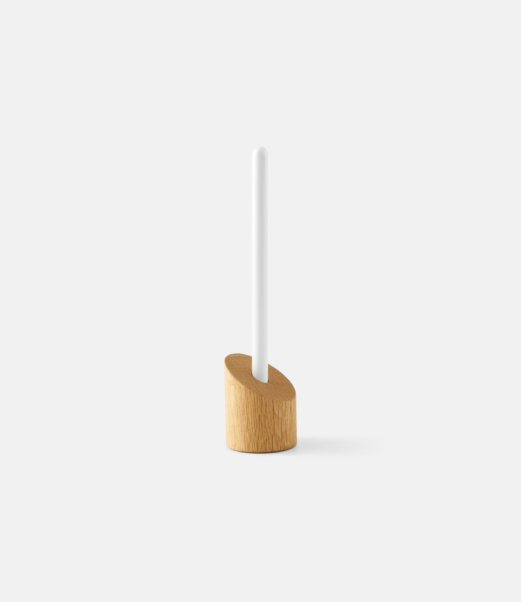 Woodendot Sima Oak — подставка для Apple Pencil