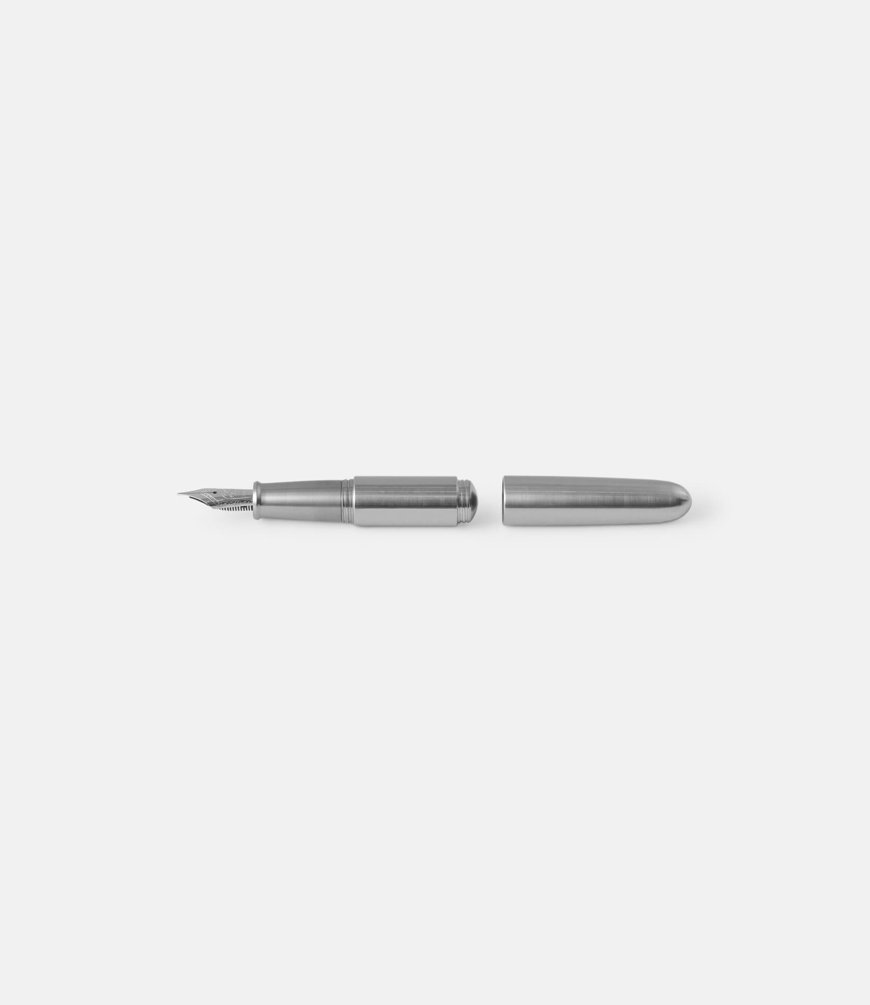 Ensso Piuma Pocket Pen Titanium — карманная перьевая ручка из титана