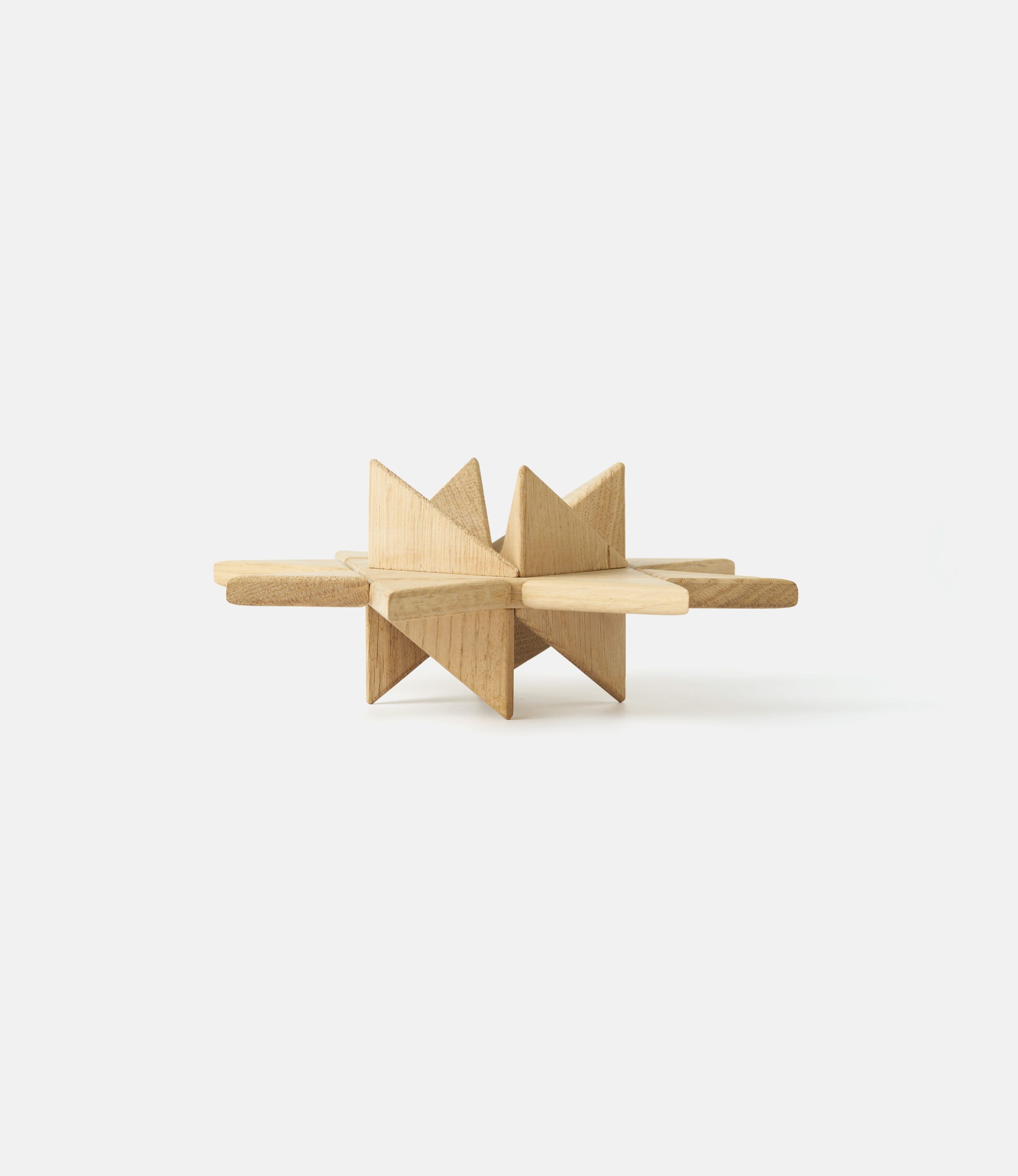 Boyhood Fröbel Star Table Oak — фигурка из дерева