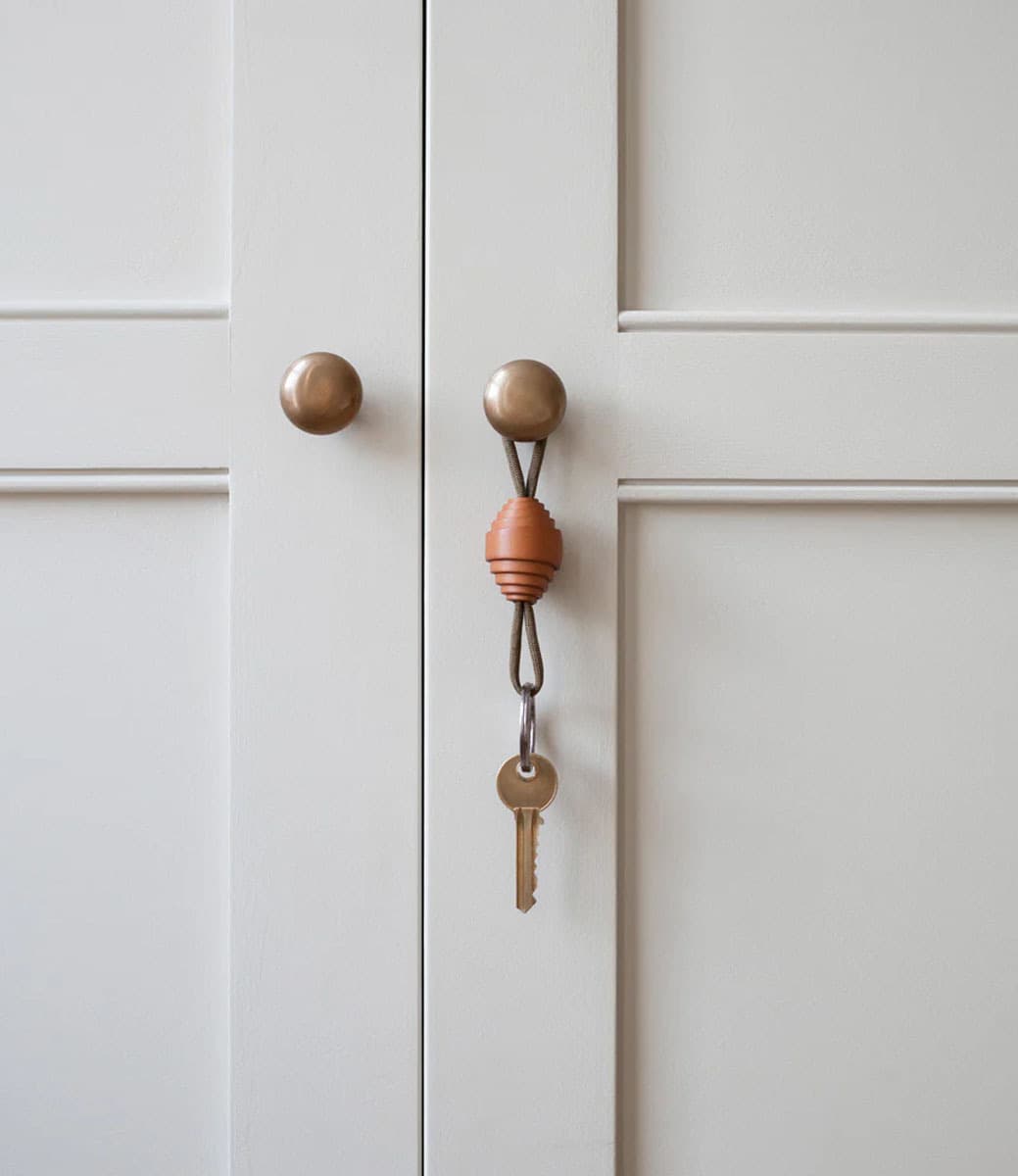 Campbell Cole Simple Key Toggle Tan — ключница из кожи