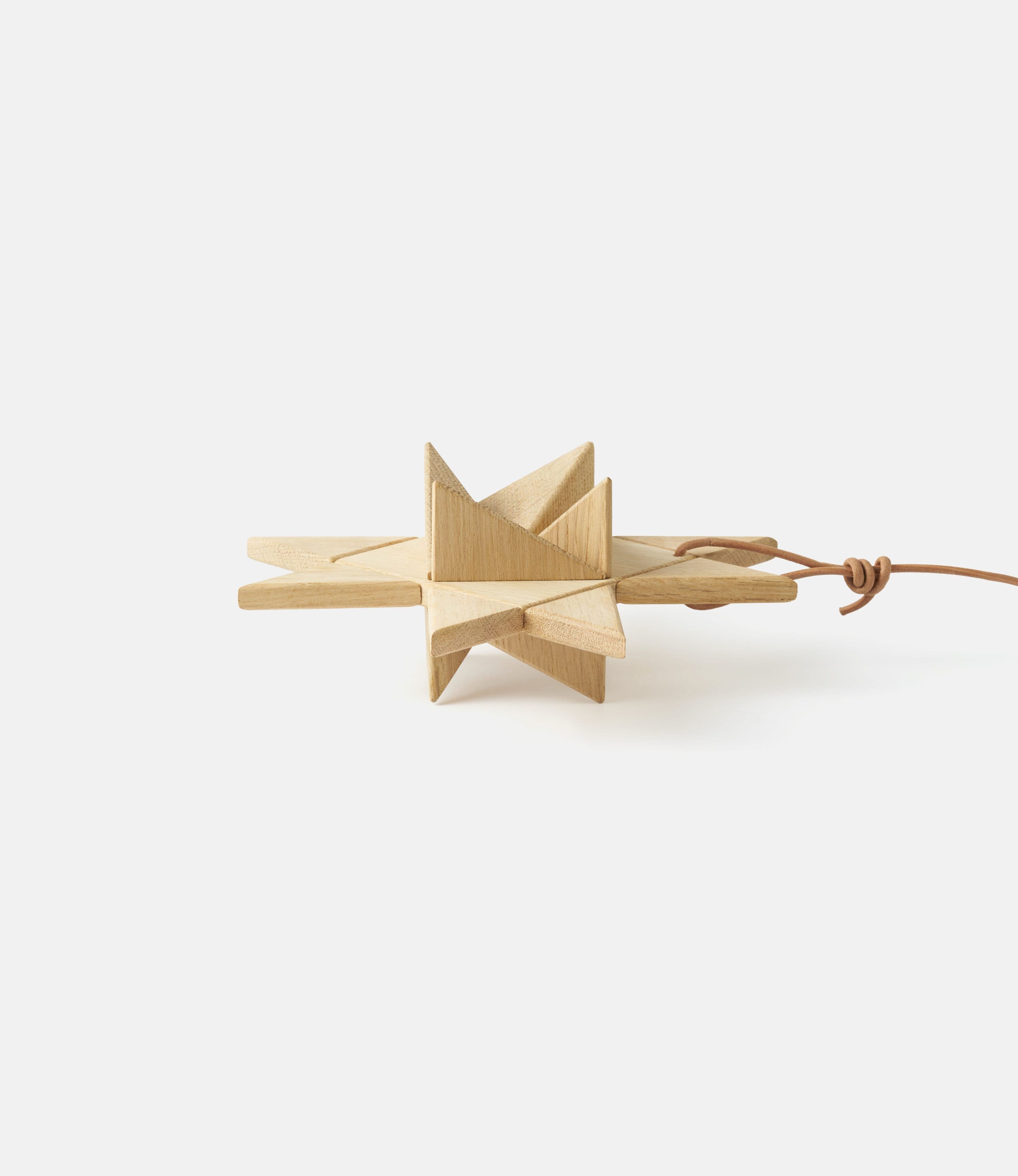 Boyhood Fröbel Star Hanging Oak — фигурка из дерева