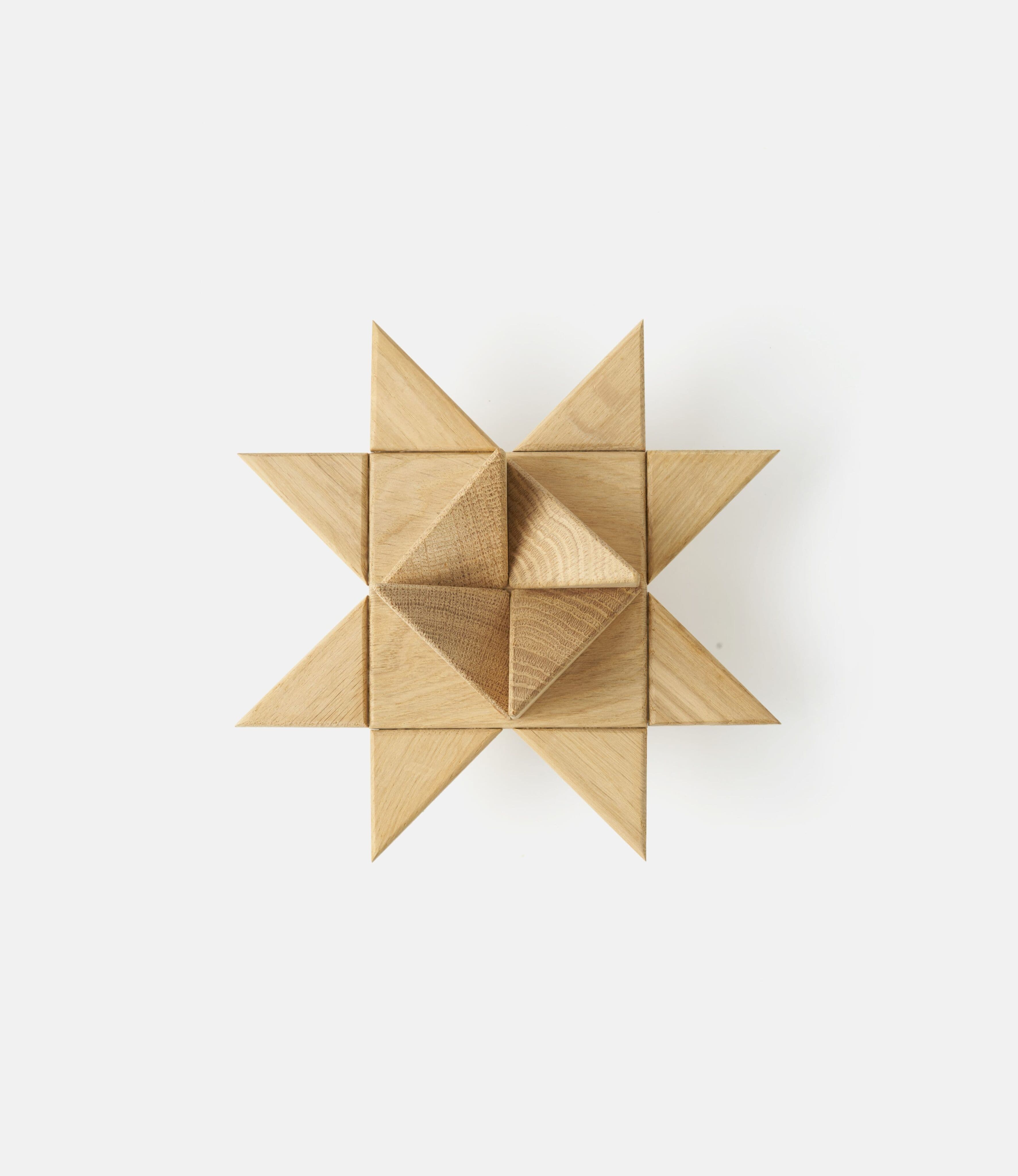 Boyhood Fröbel Star Table Oak — фигурка из дерева