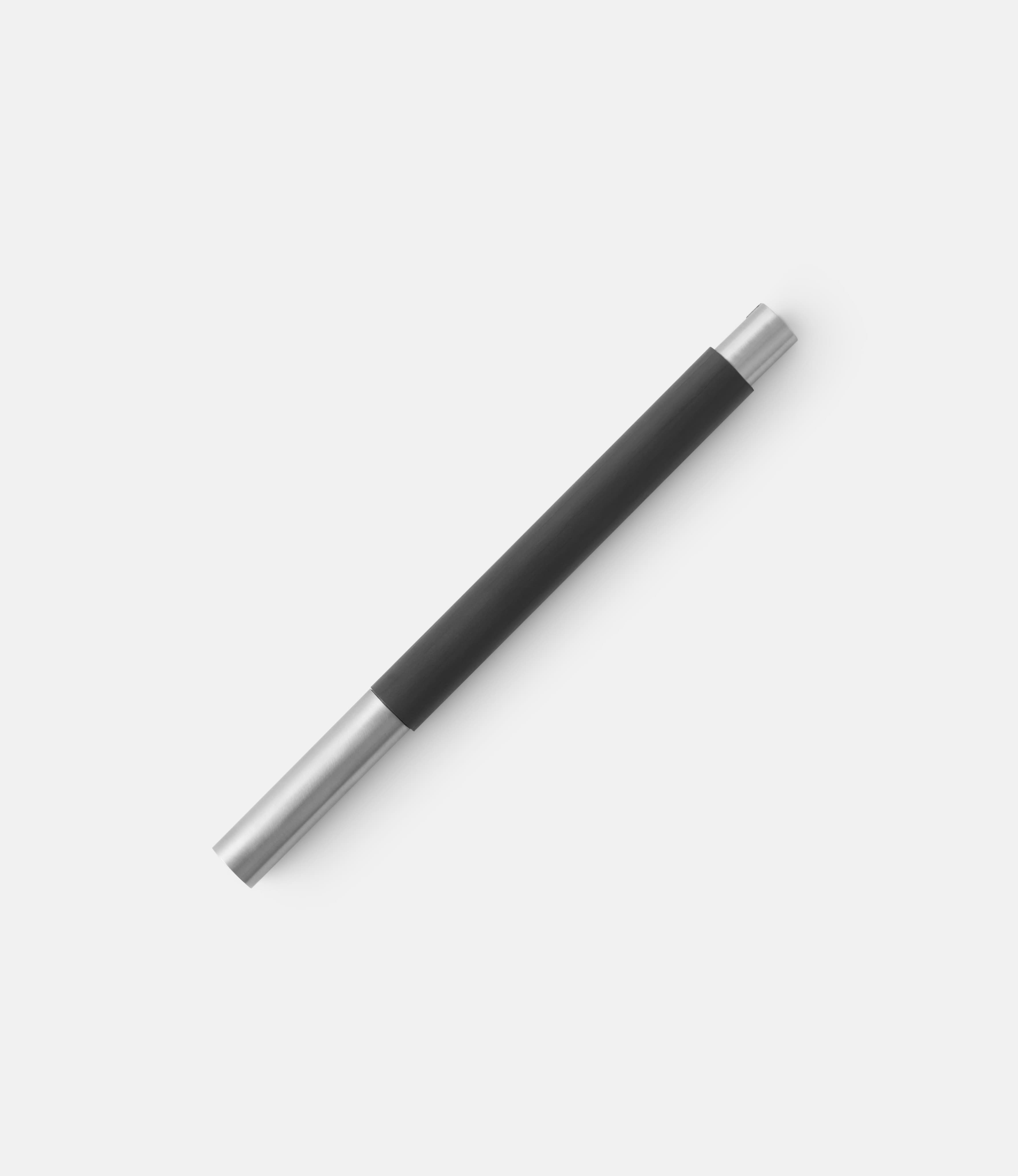 Lucio Rossi Design 7000 Carbontitanium — перьевая ручка из карбона